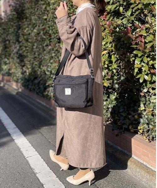 anello GRANDE(アネログランデ)の「anelloGRANDE クラフトショルダー GTM0302Z(ショルダーバッグ・レディース・ネイビー/オリーブ/ライトグレー/ブラック/ダークオレンジ・FREE)」の8枚目の写真