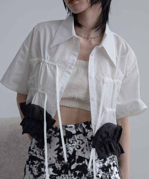 VACANCY（ヴァカンシー）の「フリルチュールドッキングバリモアシャツ（シャツ/ブラウス・レディース・ブルー/ホワイト/ブラック・FREE）」の2枚目の写真
