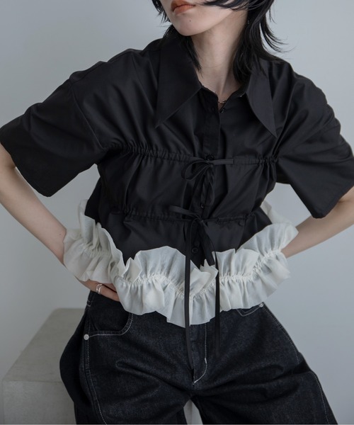 VACANCY（ヴァカンシー）の「フリルチュールドッキングバリモアシャツ（シャツ/ブラウス・レディース・ブルー/ホワイト/ブラック・FREE）」の3枚目の写真