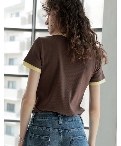Re:EDIT(リエディ)の「配色ヘンリーネックレイヤード風半袖トップス(Tシャツ/カットソー・レディース・ブラック×ホワイト/ブラウン×イエロー/グレー×ホワイト/ホワイト×グレー・MEDIUM/LARGE)」の19枚目の写真