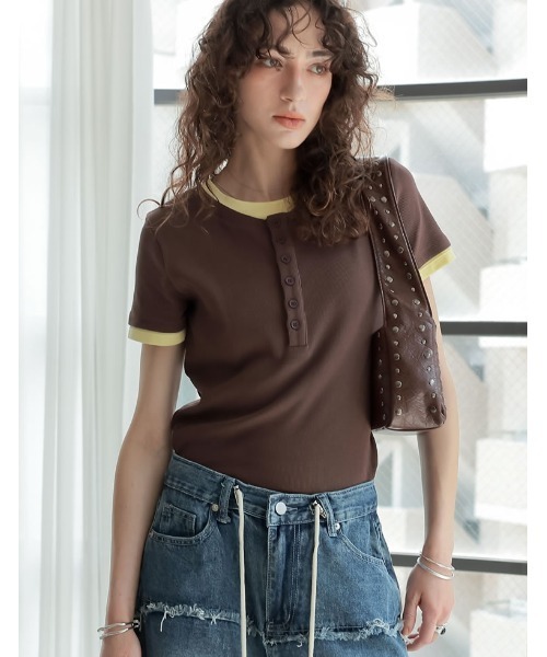 Re:EDIT(リエディ)の「配色ヘンリーネックレイヤード風半袖トップス(Tシャツ/カットソー・レディース・ブラック×ホワイト/ブラウン×イエロー/グレー×ホワイト/ホワイト×グレー・MEDIUM/LARGE)」の21枚目の写真