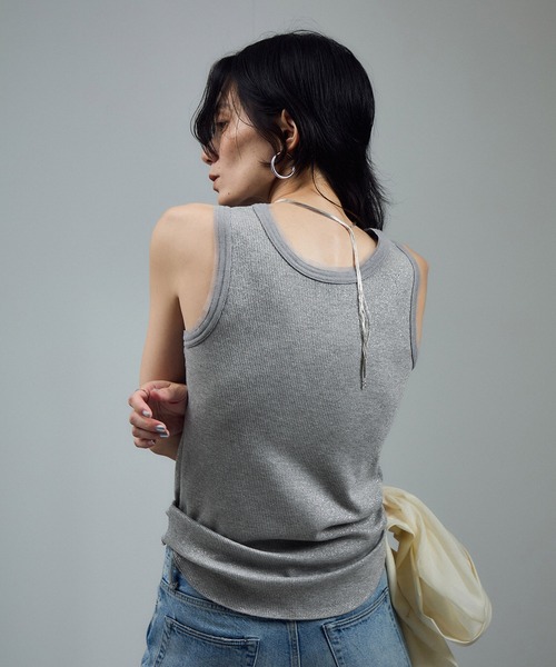 SALON adam et rope'(サロン アダム エ ロペ)の「【WEB限定】ラメリブタンク(タンクトップ・レディース・ブラック/グレー/オフホワイト・FREE)」の3枚目の写真