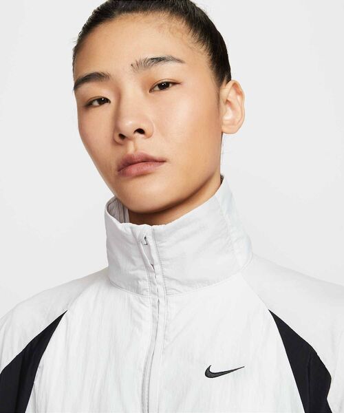 Nike ナイロンジャケットとパンツセット Lサイズ グレー/イエロー Nike ナイロンジャケットとパンツセット Lサイズ グレー/イエロー