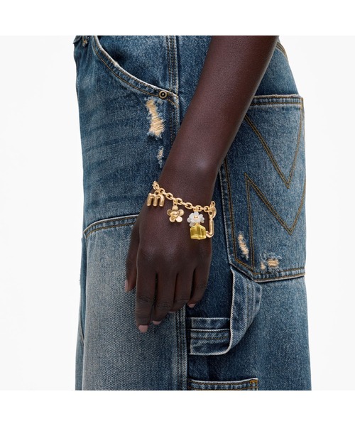 MARC JACOBS（マークジェイコブス）の「MINI ICON DAISY CHARM BRACELET/ミニ アイコン デイジー チャーム ブレスレット（ブレスレット・レディース・レインボー・ONE SIZE）」の2枚目の写真