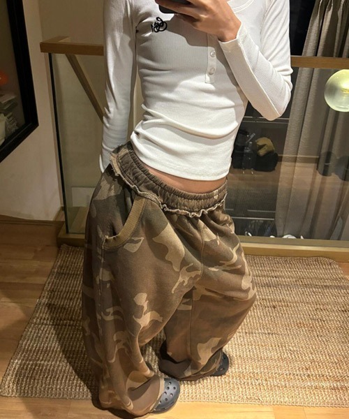 Ressaca(レサーカ)の「ルーズシルエットカモフラージュ柄スウェットパンツ(スウェットパンツ・レディース・カモフラージュ・S/M)」の2枚目の写真
