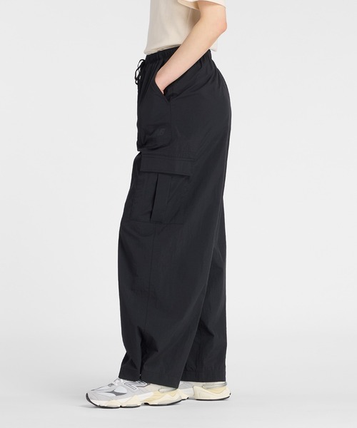 NEW BALANCE（ニューバランス）の「ウーブンカーゴパンツ（カーゴパンツ・レディース・ベージュ/ブラック・SMALL/MEDIUM/X-LARGE/LARGE）」の3枚目の写真