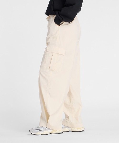 NEW BALANCE（ニューバランス）の「ウーブンカーゴパンツ（カーゴパンツ・レディース・ベージュ/ブラック・SMALL/MEDIUM/X-LARGE/LARGE）」の9枚目の写真
