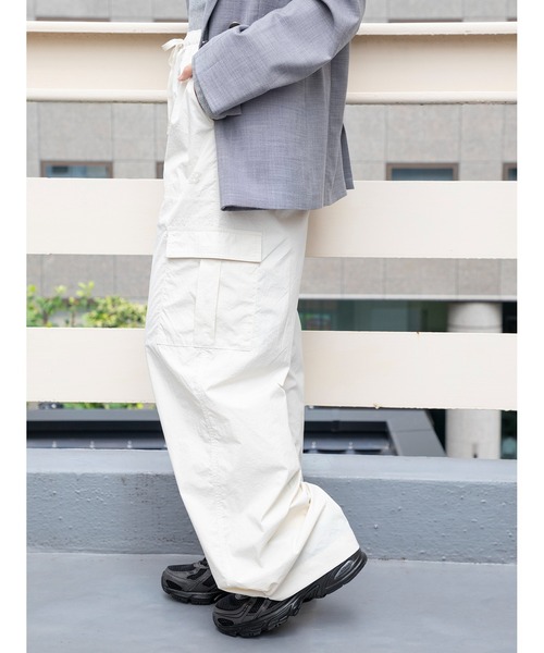 NEW BALANCE（ニューバランス）の「ウーブンカーゴパンツ（カーゴパンツ・レディース・ベージュ/ブラック・SMALL/MEDIUM/X-LARGE/LARGE）」の22枚目の写真