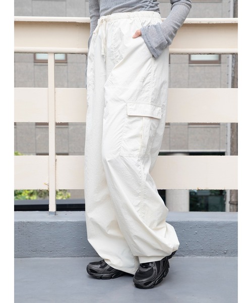 NEW BALANCE（ニューバランス）の「ウーブンカーゴパンツ（カーゴパンツ・レディース・ベージュ/ブラック・SMALL/MEDIUM/X-LARGE/LARGE）」の21枚目の写真