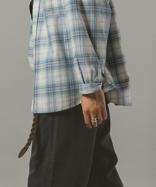 RAGEBLUE（レイジブルー）の「ビッグシルエット/オンブレチェックシャツ（シャツ/ブラウス・メンズ・ブラウン/ホワイト系その他/ネイビー/ブラック・LARGE/SMALL/MEDIUM）」の10枚目の写真