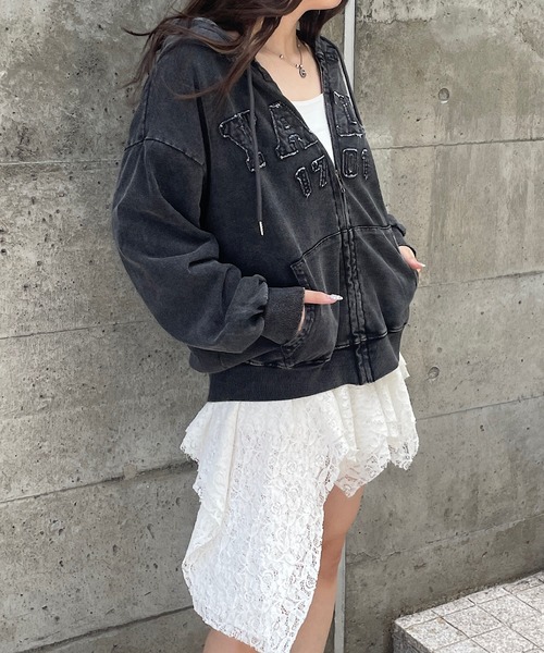 ROGER AND RAW(ロジャーアンドロウ)の「デニムジップアップパーカー(パーカー・レディース・ブラック/ブルー・FREE)」の8枚目の写真