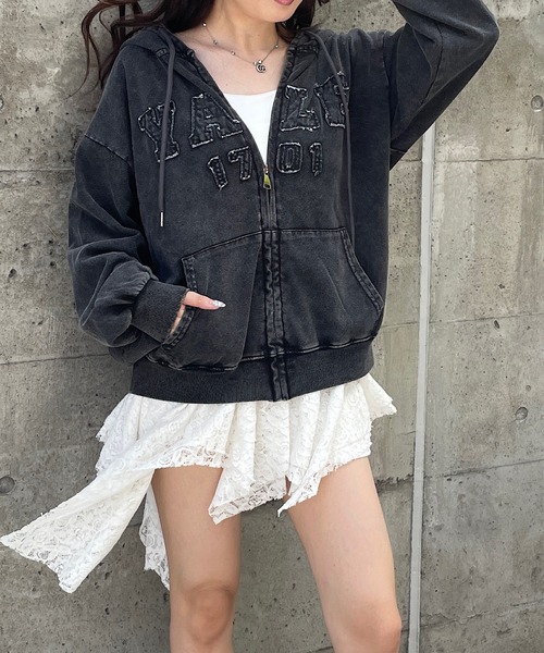 ROGER AND RAW(ロジャーアンドロウ)の「デニムジップアップパーカー(パーカー・レディース・ブラック/ブルー・FREE)」の7枚目の写真