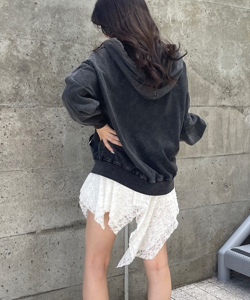 ROGER AND RAW(ロジャーアンドロウ)の「デニムジップアップパーカー(パーカー・レディース・ブラック/ブルー・FREE)」の5枚目の写真