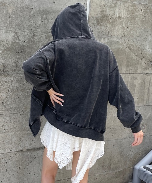 ROGER AND RAW(ロジャーアンドロウ)の「デニムジップアップパーカー(パーカー・レディース・ブラック/ブルー・FREE)」の4枚目の写真