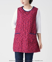 NAIGAI（ナイガイ）の「Gaspard et Lisa ポリエステルキルト 小花にかこまれて 横ボタン 背付きエプロン 70834016（エプロン）」