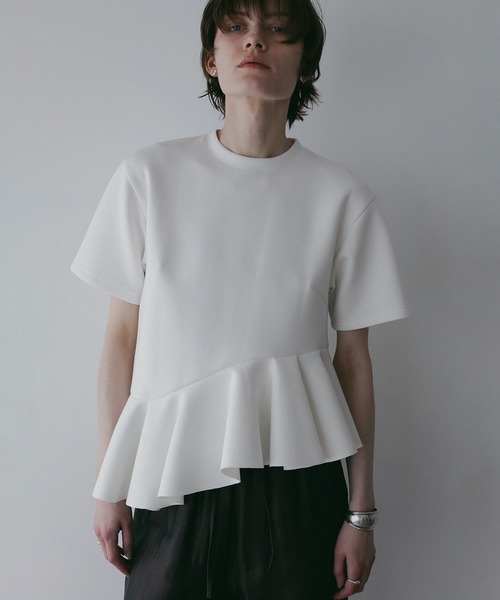 MANOF（マノフ）の「FRILL DESIGN CUT TOPS（Tシャツ/カットソー・レディース・ブラック/パープル/ホワイト・F）」の2枚目の写真