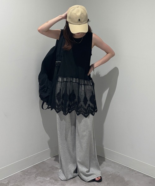 ISOOK（アイスー）の「【ISOOK / アイスー】 レースドッキングタンクトップ / ノースリーブ チュニック 裾レース スカラップレース バイカラー 無地 黒 グレー ブラック ZOZOTOWN限定（タンクトップ・レディース・グレー/ブラック・FREE）」の22枚目の写真