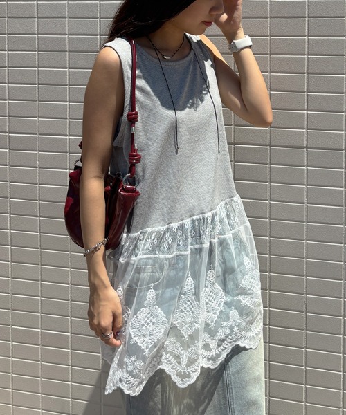 ISOOK（アイスー）の「【ISOOK / アイスー】 レースドッキングタンクトップ / ノースリーブ チュニック 裾レース スカラップレース バイカラー 無地 黒 グレー ブラック ZOZOTOWN限定（タンクトップ・レディース・グレー/ブラック・FREE）」の16枚目の写真
