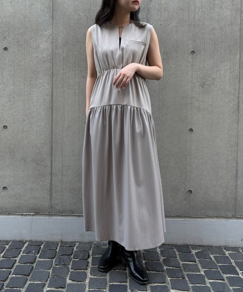 &g'aime(アンジェム)の「【&g'aime】レザー切替ティアードワンピース Leather-Panel Tiered Dress(ワンピース・レディース・ブラック/グレイッシュベージュ・FREE)」の4枚目の写真
