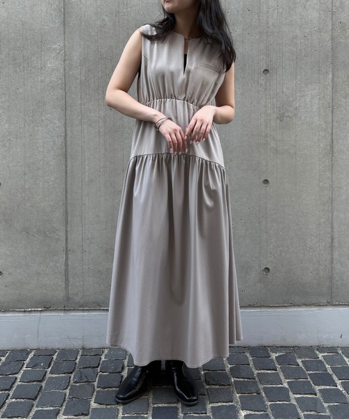 &g'aime(アンジェム)の「【&g'aime】レザー切替ティアードワンピース Leather-Panel Tiered Dress(ワンピース・レディース・ブラック/グレイッシュベージュ・FREE)」の5枚目の写真