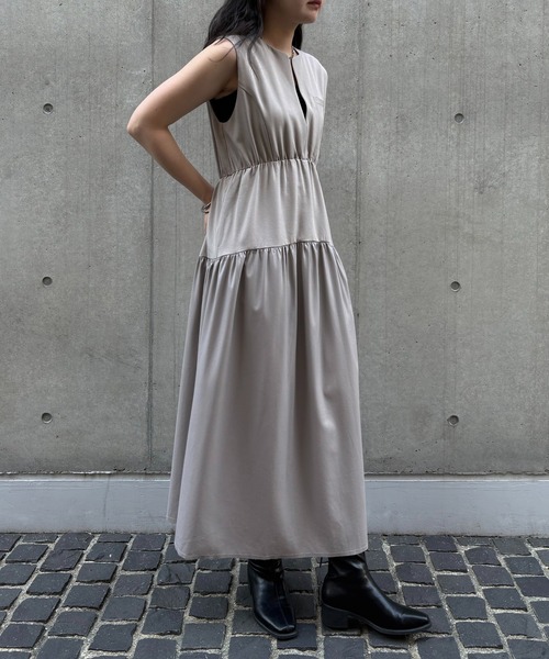 &g'aime(アンジェム)の「【&g'aime】レザー切替ティアードワンピース Leather-Panel Tiered Dress(ワンピース・レディース・ブラック/グレイッシュベージュ・FREE)」の6枚目の写真