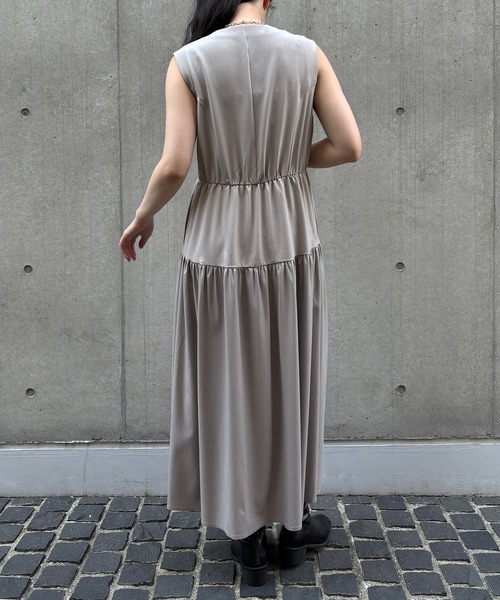 &g'aime(アンジェム)の「【&g'aime】レザー切替ティアードワンピース Leather-Panel Tiered Dress(ワンピース・レディース・ブラック/グレイッシュベージュ・FREE)」の7枚目の写真