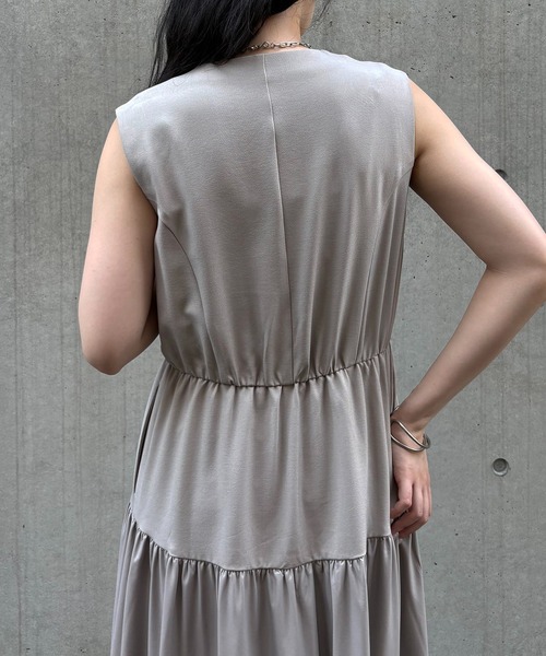 &g'aime(アンジェム)の「【&g'aime】レザー切替ティアードワンピース Leather-Panel Tiered Dress(ワンピース・レディース・ブラック/グレイッシュベージュ・FREE)」の13枚目の写真