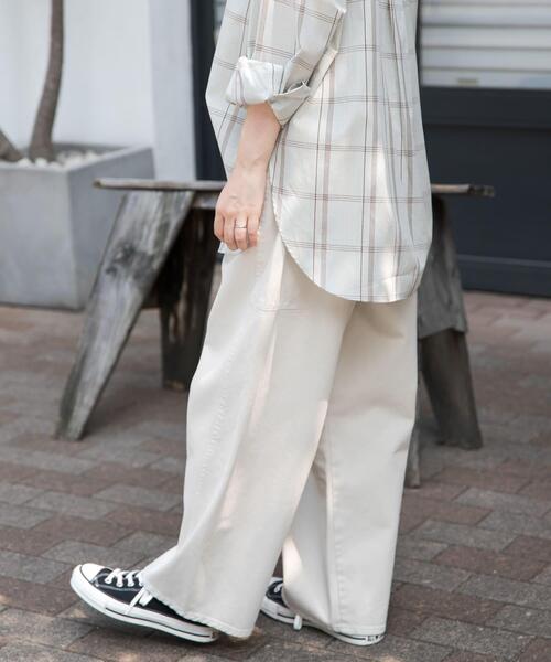 FORK&SPOON（フォークアンドスプーン）の「FORK&SPOON　ガーメントダイツイルカーブパンツ（その他パンツ・レディース・アイボリー/チャコールグレー・1/2）」の10枚目の写真