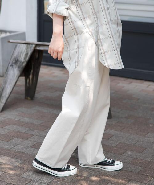 FORK&SPOON（フォークアンドスプーン）の「FORK&SPOON　ガーメントダイツイルカーブパンツ（その他パンツ・レディース・アイボリー/チャコールグレー・1/2）」の11枚目の写真