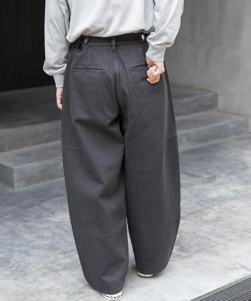 FORK&SPOON（フォークアンドスプーン）の「FORK&SPOON　ガーメントダイツイルカーブパンツ（その他パンツ・レディース・アイボリー/チャコールグレー・1/2）」の21枚目の写真