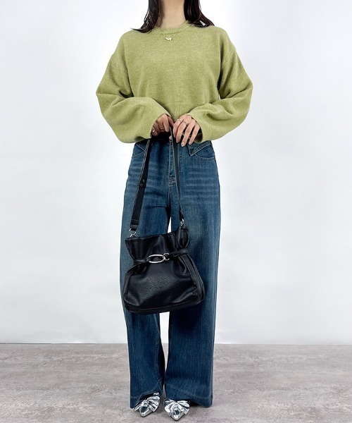 CLOTHY(クロシィ)の「【カジュアルにもキレイめにも◎】巾着ショルダーバッグ(ショルダーバッグ・レディース・パープル/ブラック・MEDIUM)」の7枚目の写真