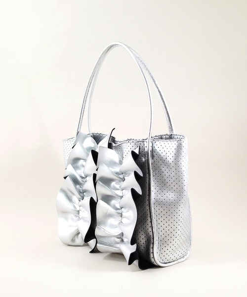 U（ユー）の「Moelleux モワルー フリルトートバッグ（トートバッグ・レディース・ブラック/ピンク/グレー/シルバー・FREE）」の11枚目の写真