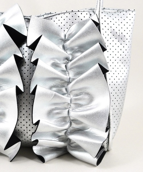 U（ユー）の「Moelleux モワルー フリルトートバッグ（トートバッグ・レディース・ブラック/ピンク/グレー/シルバー・FREE）」の13枚目の写真