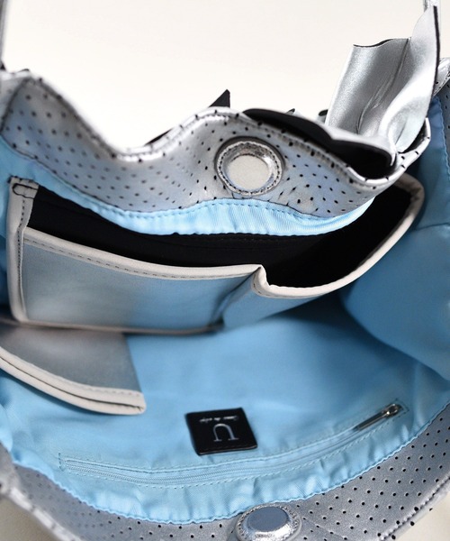 U（ユー）の「Moelleux モワルー フリルトートバッグ（トートバッグ・レディース・ブラック/ピンク/グレー/シルバー・FREE）」の16枚目の写真