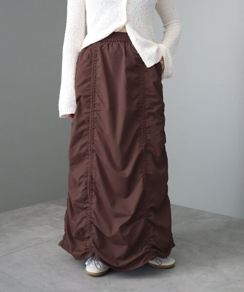 CRAFT STANDARD BOUTIQUE(クラフトスタンダードブティック)の「ドロストシャーリングデザインスカート(スカート・レディース・ブラウン/ブラック・FREE)」の4枚目の写真