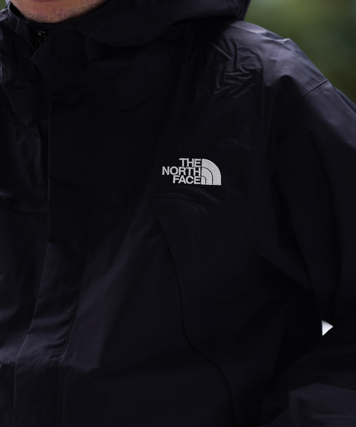 THE NORTH FACE(ザノースフェイス)の「THE NORTH FACE / ザ ノースフェイス Dot Shot Jacket ドットショットジャケット(マウンテンパーカー・メンズ・チャコールグレー/ブラック・X-LARGE/LARGE/MEDIUM)」の9枚目の写真
