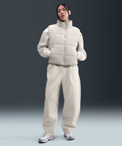 NIKE ダウンベスト ウィメンズ Therma-FIT ルーズ ベスト NIKE（ナイキ）の「【NIKE / ナイキ】スポーツウェア クラシック