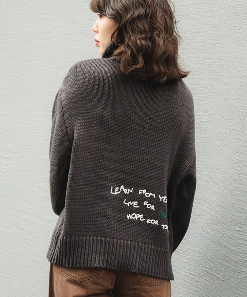 B:MING by BEAMS（ビーミングバイビームス）の「手書き刺繍 ニット（ニット/セーター・レディース・レッド/チャコールグレー/オフホワイト・ONE SIZE）」の8枚目の写真