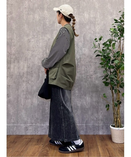 Right-on(ライトオン)の「HONEYSUCKLE ROSE(ハニーサックルローズ)【レディース】ボーダーロングスリーブTシャツ(Tシャツ/カットソー・レディース・ブラック×レッド/ホワイト×ブラック/ブラック×ホワイト・S/L/M)」の14枚目の写真