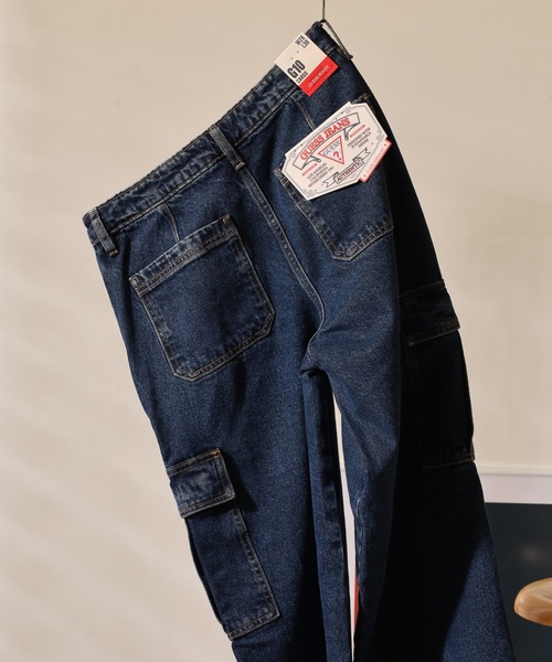 GUESS JEANS(ゲスジーンズ)の「GUESS JEANS GJ G10 CARGO PANTS ゲス ワイドカーゴパンツ デニムパンツ ジーンズ(デニムパンツ・レディース・インディゴブルー・29inch/27inch/25inch/24inch/28inch/26inch)」の1枚目の写真