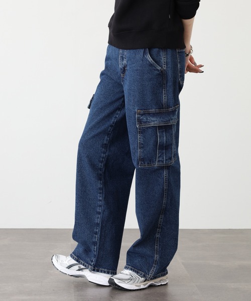 GUESS JEANS(ゲスジーンズ)の「GUESS JEANS GJ G10 CARGO PANTS ゲス ワイドカーゴパンツ デニムパンツ ジーンズ(デニムパンツ・レディース・インディゴブルー・29inch/27inch/25inch/24inch/28inch/26inch)」の14枚目の写真