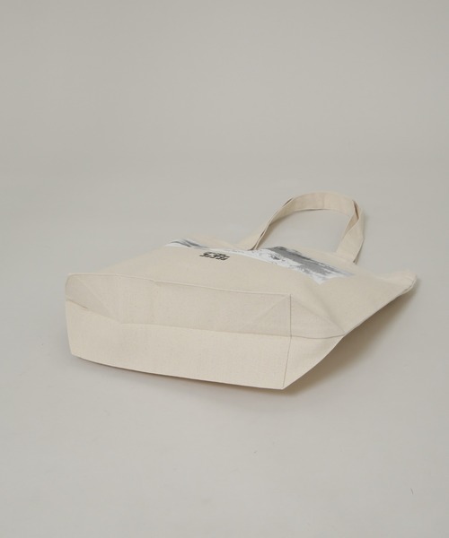 NANO universe(ナノユニバース)の「「ダンダダン | Kosuke Kawamura」トートバッグ オカルン×モモver(トートバッグ・メンズ・キナリ・F)」の5枚目の写真