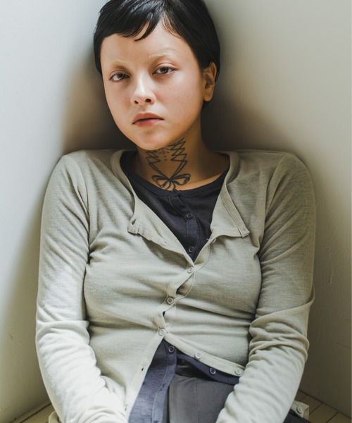 lit(リット)の「Front Curve Cut Cardigan(Tシャツ/カットソー・レディース・チャコールグレー/セージグリーン/アイボリー・FREE)」の18枚目の写真