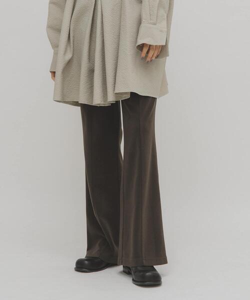 KBF（ケイビーエフ）の「イージーフレアパンツ（その他パンツ・レディース・アイボリー/ブラック/ダークブラウン・ONE）」の3枚目の写真