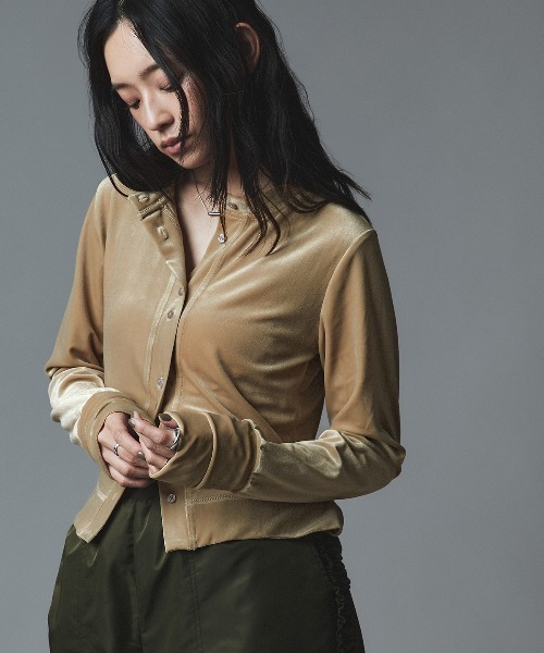 W:Huku(フーク)の「ベロア コンパクト カーディガン / Velour Compact Cardigan(Tシャツ/カットソー・レディース・ブラック/ブラウン/ベージュ/ネイビー・FREE)」の4枚目の写真