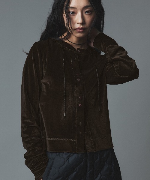 W:Huku(フーク)の「ベロア コンパクト カーディガン / Velour Compact Cardigan(Tシャツ/カットソー・レディース・ブラック/ブラウン/ベージュ/ネイビー・FREE)」の3枚目の写真