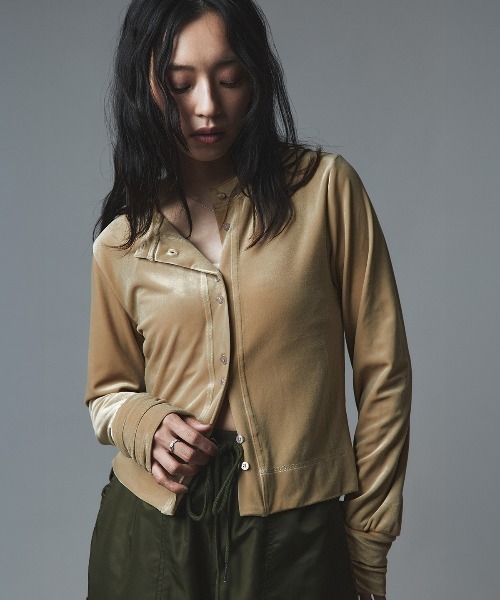 W:Huku(フーク)の「ベロア コンパクト カーディガン / Velour Compact Cardigan(Tシャツ/カットソー・レディース・ブラック/ブラウン/ベージュ/ネイビー・FREE)」の5枚目の写真