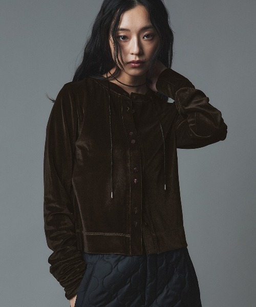 W:Huku(フーク)の「ベロア コンパクト カーディガン / Velour Compact Cardigan(Tシャツ/カットソー・レディース・ブラック/ブラウン/ベージュ/ネイビー・FREE)」の6枚目の写真