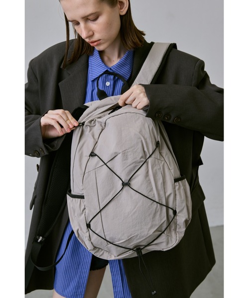 un/neu(アンノイ)の「ドローコードデイバッグ / リュック / PC収納可能(14inch)(バックパック/リュック・レディース・グレー/ブラック/ブラウン・FREE)」の2枚目の写真