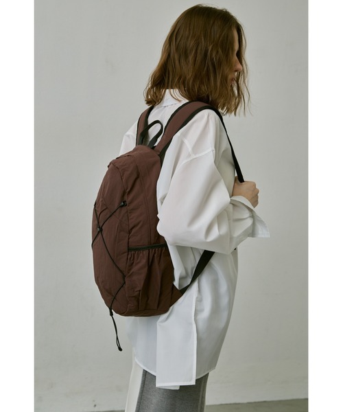 un/neu(アンノイ)の「ドローコードデイバッグ / リュック / PC収納可能(14inch)(バックパック/リュック・レディース・グレー/ブラック/ブラウン・FREE)」の8枚目の写真